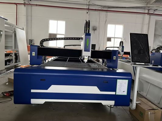 GX-3015E CNC-Laser-Metallschneidemaschine 20 mm Schneiddicke 120 m/min Wasserkühlung