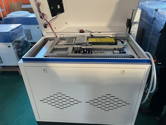 Maschinenreparaturbetriebe 1kw 1.5kw 2kw Metallbriefformschweißen Handheld-Optische Faser Lasersolder Schweißmaschine mit 1064nm Wellenlänge