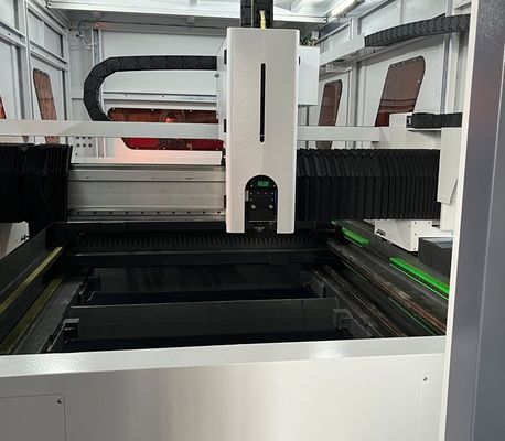 YYC-Taiwan Getriebe-Rack Wasserkühlung CNC-Faser-Schneidemaschine 3015 1000w 3kw 6kw zum Laserschneiden von Edelstahl