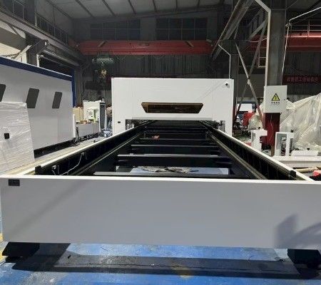 CE-zertifizierte 3-6KW/8KW/12000W/20000W Metallfaserlaserschneidemaschine mit Fuji/Delta/INOVANCE/Yasukawa Servomotor