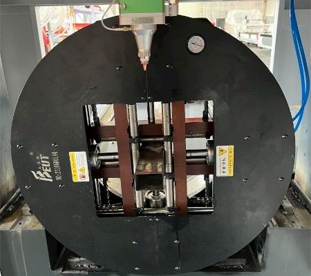 CNC-Schneidmaschine mit Faserlaser für Metall-Aluminium Ms Ss Kohlenstoff/Leichte/Edelstahl-Rechteckige Quadrat-Runde Faserrohrrohr